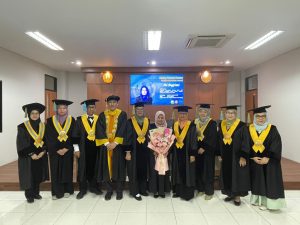 Selamat dan sukses atas diraihnya gelar Doktor dalam bidang Ilmu Farmasi dari Universitas Padjadjaran kepada Ibu Dr. apt. Ani Anggriani. M.Si(Ka. Prodi D3 Farmasi)