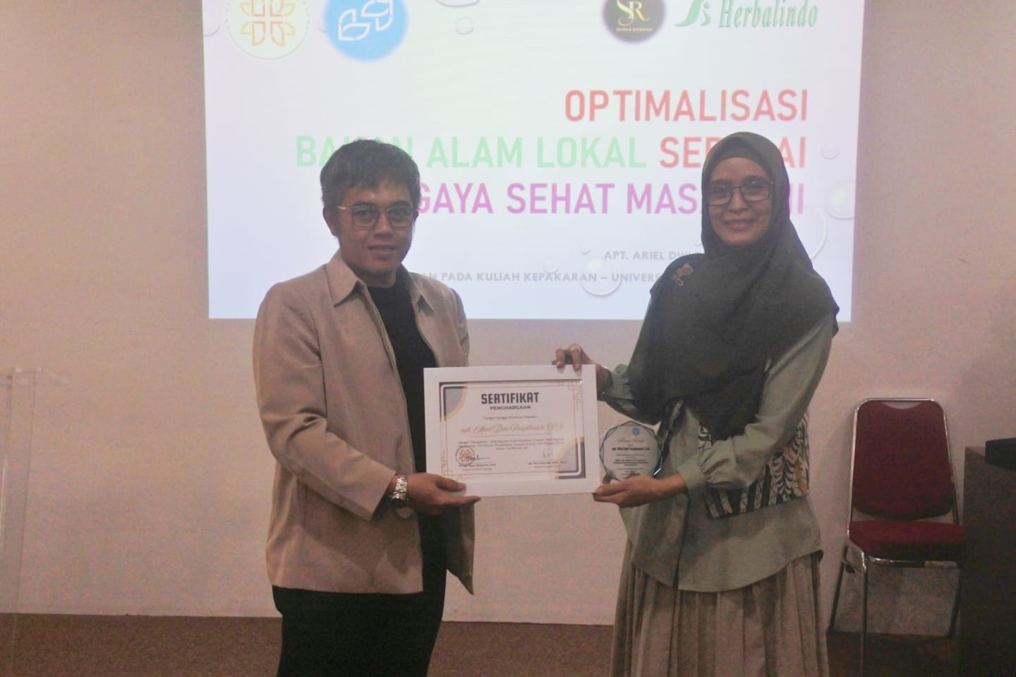 Kuliah Kepakaran: Optimalisasi Pemanfaatan Tanaman Herbal Lokal Menjadi Produk Artisan Tea Bernilai Jual