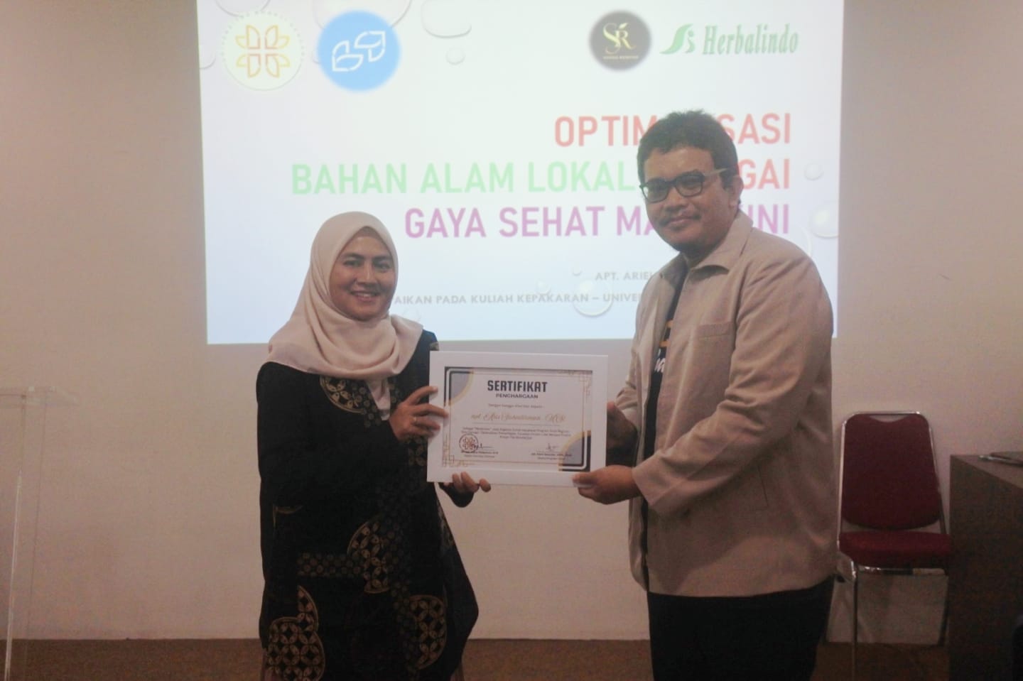 Kuliah Kepakaran: Optimalisasi Pemanfaatan Tanaman Herbal Lokal Menjadi Produk Artisan Tea Bernilai Jual