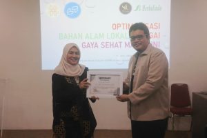 Kuliah Kepakaran: Optimalisasi Pemanfaatan Tanaman Herbal Lokal Menjadi Produk Artisan Tea Bernilai Jual