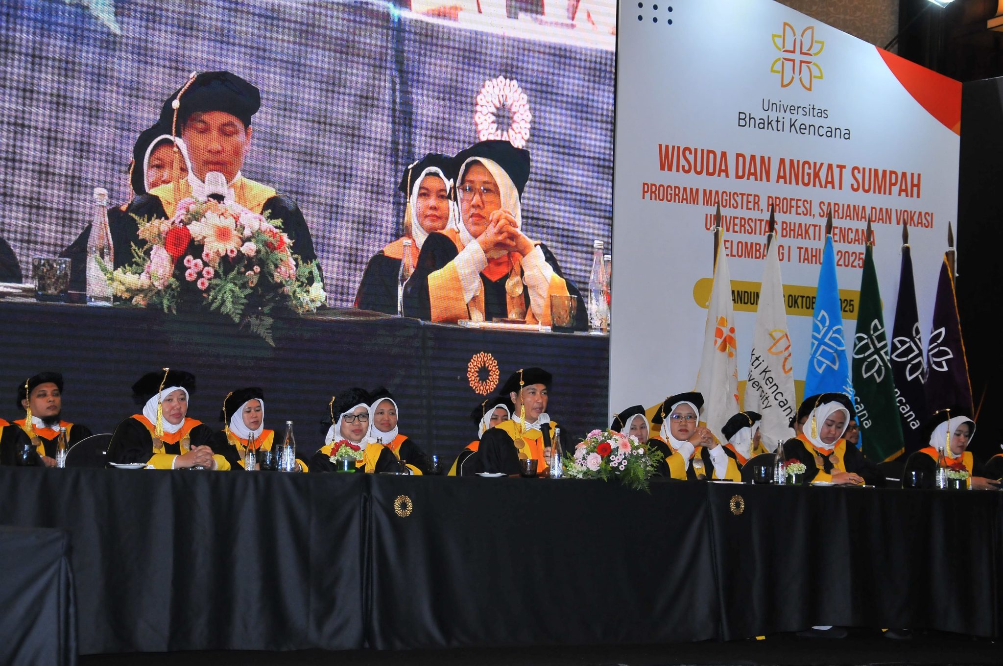 Universitas Bhakti Kencana Kukuhkan 638 Lulusan pada Wisuda dan Angkat Sumpah Profesi Gelombang I Tahun 2025